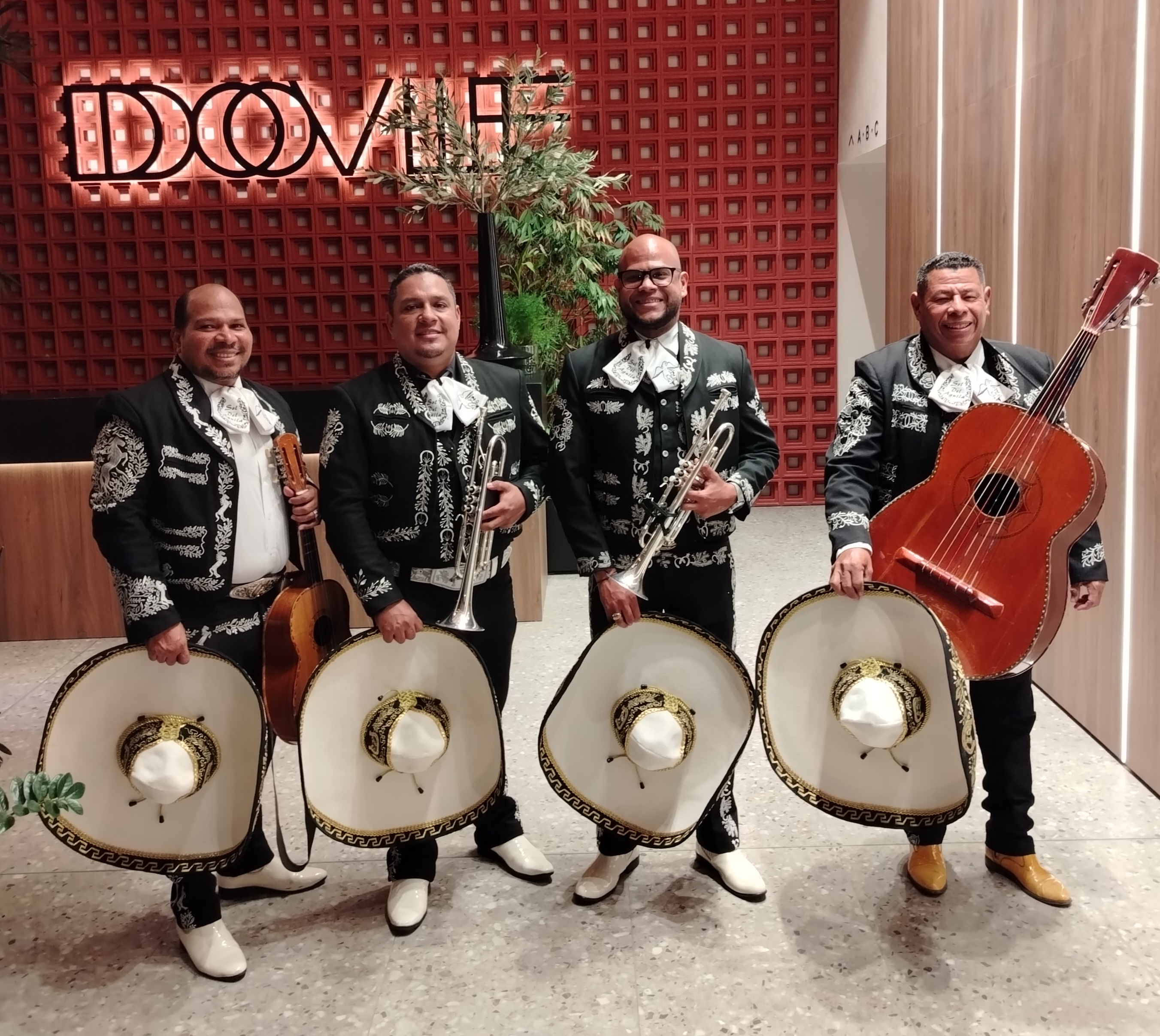 Mariachi Sol del Águila - El mejor mariachi en Panamá con música en vivo profesional
