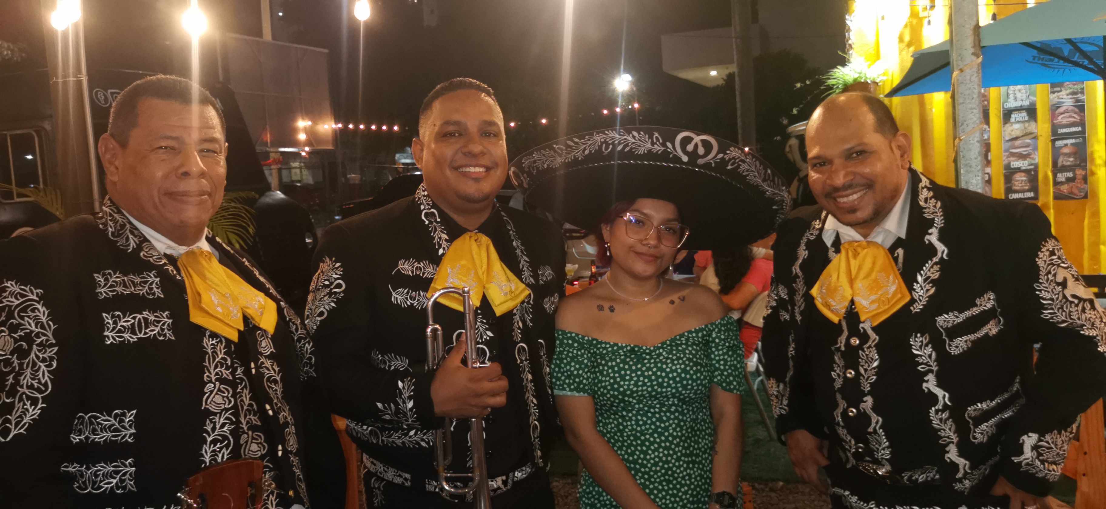 Mariachi para eventos familiares en Panamá - Fiesta familiar con música en vivo