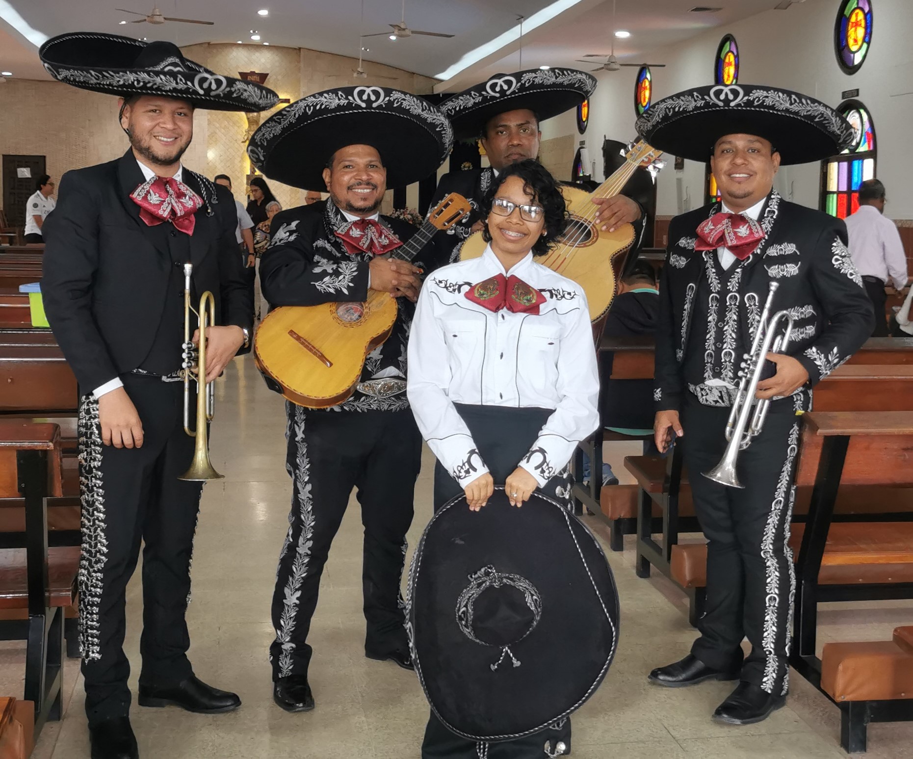 Mariachi en Panamá - Mariachi Sol del Águila tocando música en vivo para eventos